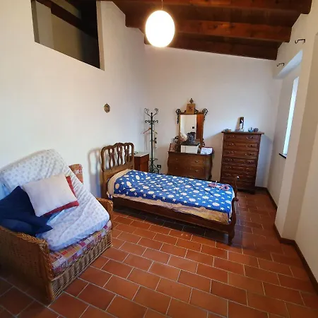 Alluring Holiday In With Garden Hébergement de vacances
